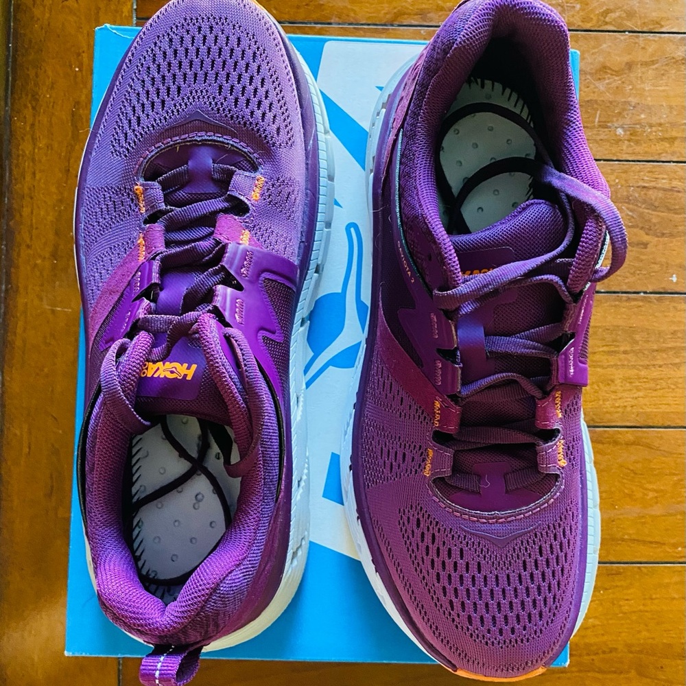Womens Hoka  W Gaviota 2 Size 7.5 purple worn once